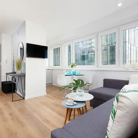 Deluxe Center By Renters Varşova